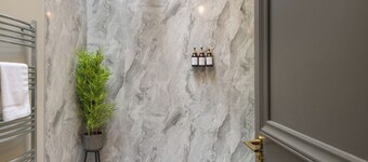 WhiskAwayStays Victoria House Apartment 6