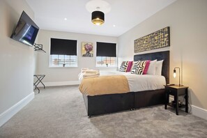 2 bedrooms, iron/ironing board, free WiFi