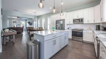 House, Multiple Beds, Patio, Garden View (Beach to Bay Tranquility ) | Private kitchen | Fridge, microwave, oven, stovetop