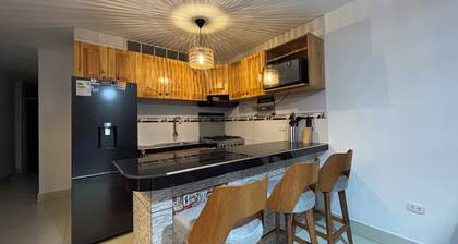 Comfortable House (1st floor)3 bedrooms(all TV), 3 bathrooms(hot water), 5 beds