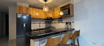 Comfortable House (1st floor)3 bedrooms(all TV), 3 bathrooms(hot water), 5 beds