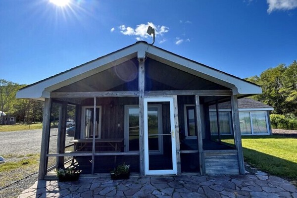 Welcome to Lakeside Luxury Cottage!