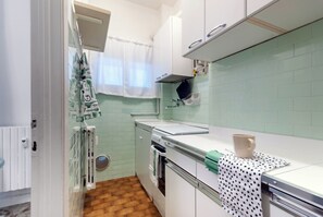 Private kitchen - Comfortable and functional studio apartment above the Turro subway (Milano)