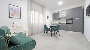 Apartment | Eigene KĂŒche | Espressomaschine, Wasserkocher, Toaster, Esstisch