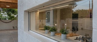 Villa Yara, 300 mt from the Sea, Pool and Garden for Exclusive and Private Use 