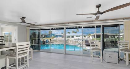 Fall Getaway: Heated Pool, Fishing Dock & Grill