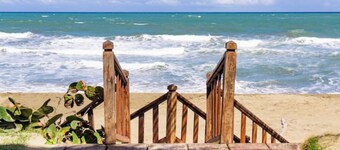 Q-3a Beachfront 2-Storey Penthouse