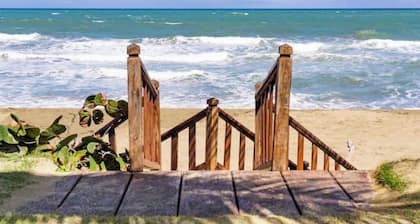 Q-3a Beachfront 2-Storey Penthouse