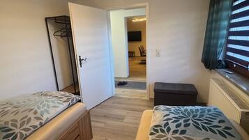 2 bedrooms, iron/ironing board, travel cot, free WiFi