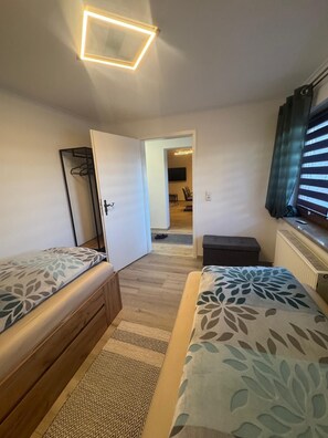 2 chambres, fer et planche à repasser, lit parapluie, Wi-Fi gratuit