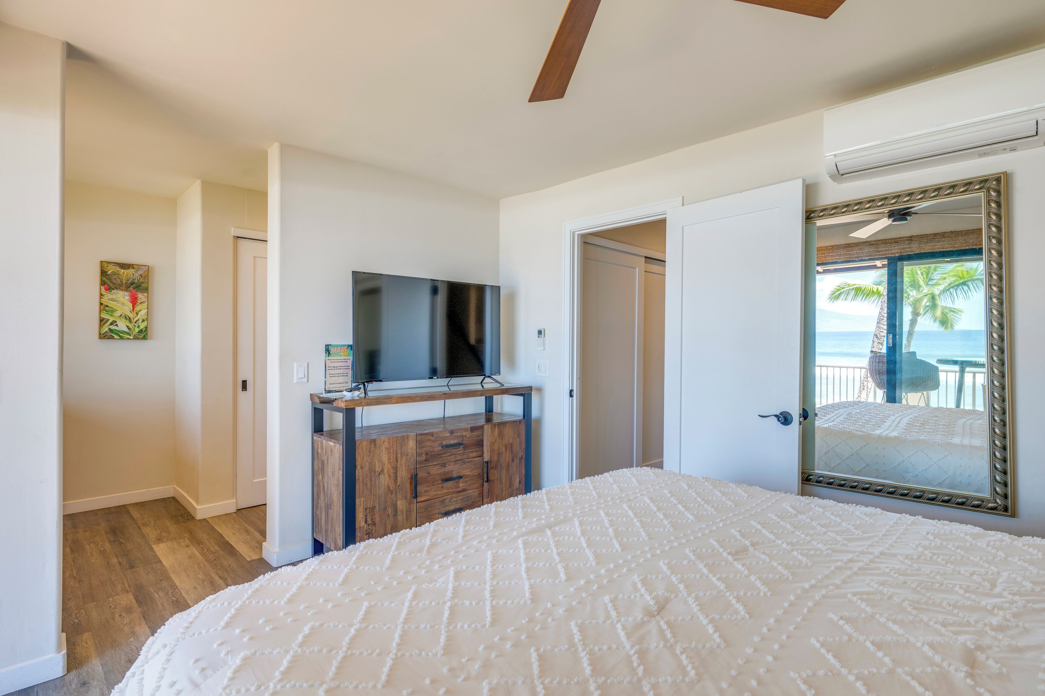 3 bedrooms, iron/ironing board, travel crib, internet