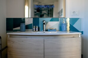 Dusche, Haartrockner, Bidet