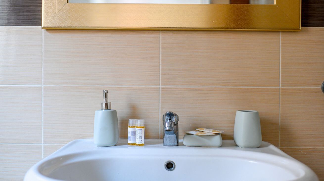 Douche, sèche-cheveux, bidet