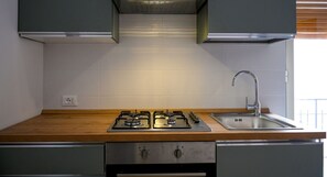 Réfrigérateur, four, plaque de cuisson