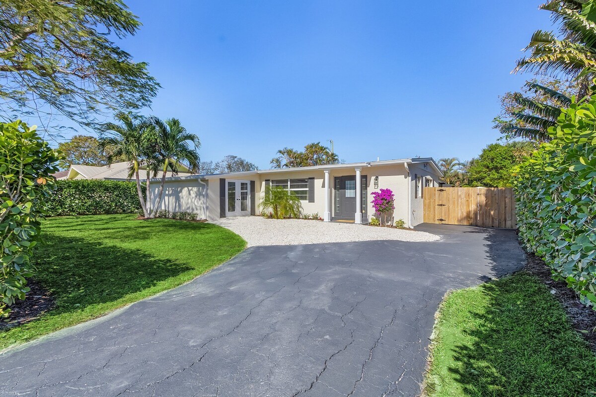 Photo 41 of 5 BDRM/3 Bath/Naples Luxury/Htd Pool/Nr Beach/Pets