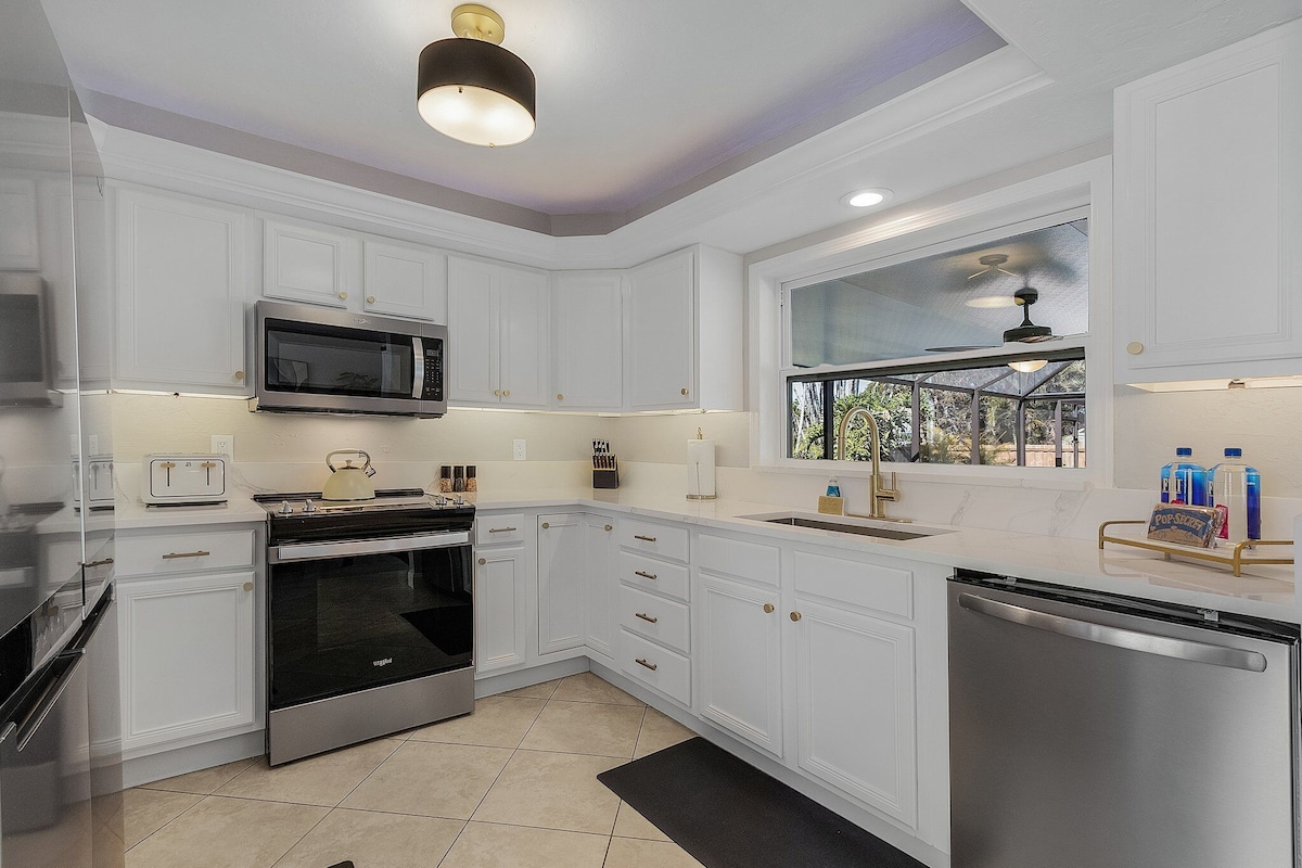 Photo 9 of 5 BDRM/3 Bath/Naples Luxury/Htd Pool/Nr Beach/Pets