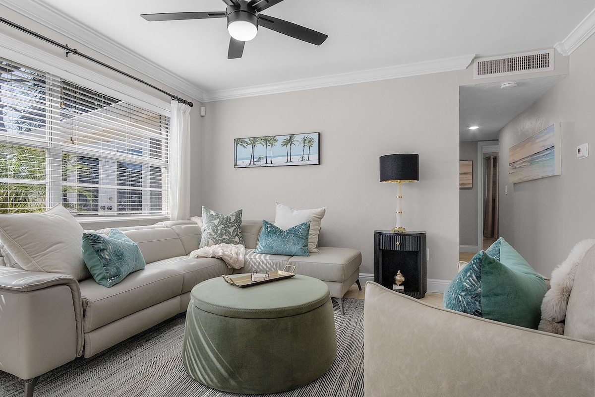 Photo 3 of 5 BDRM/3 Bath/Naples Luxury/Htd Pool/Nr Beach/Pets