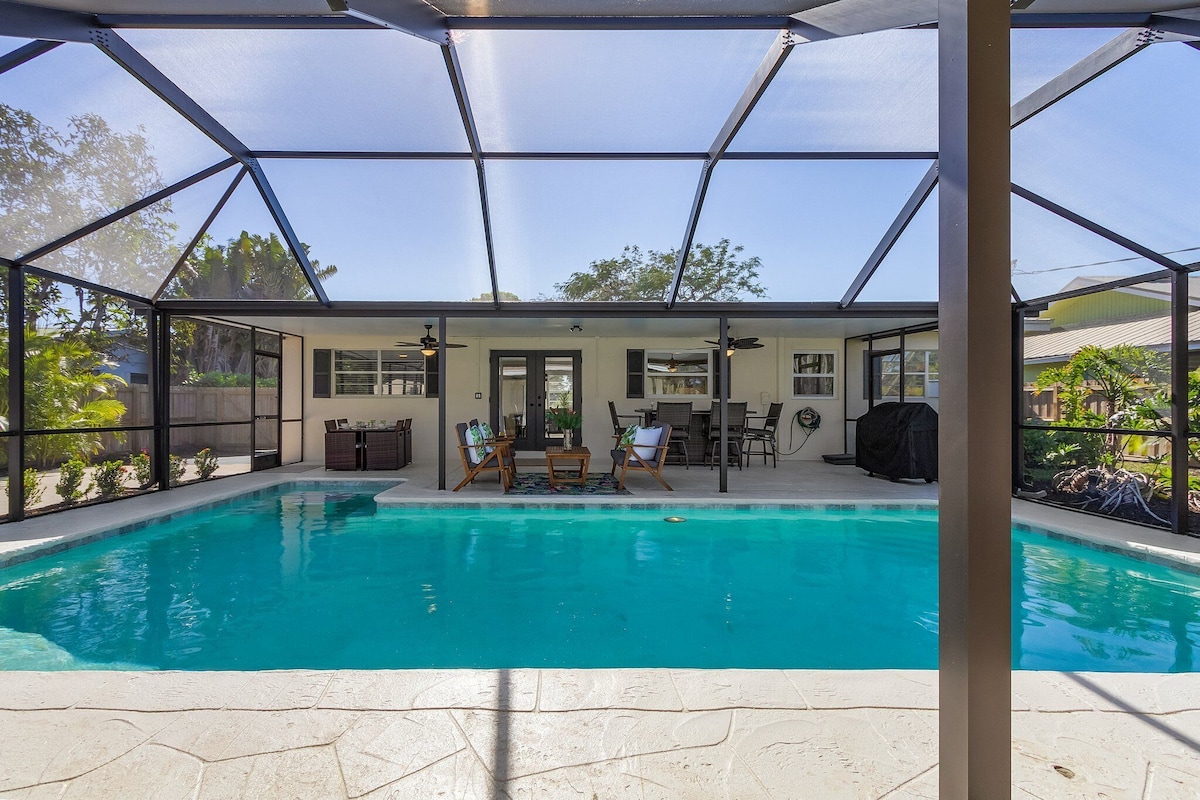 Photo 2 of 5 BDRM/3 Bath/Naples Luxury/Htd Pool/Nr Beach/Pets