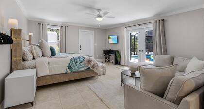 5 BDRM/3 Bath/Naples Luxury/Htd Pool/Nr Beach/Pets