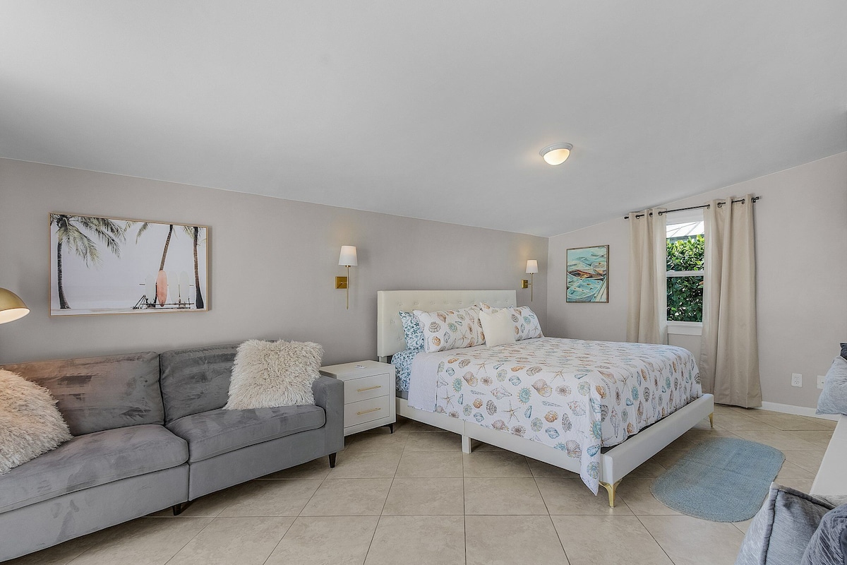 Photo 26 of 5 BDRM/3 Bath/Naples Luxury/Htd Pool/Nr Beach/Pets