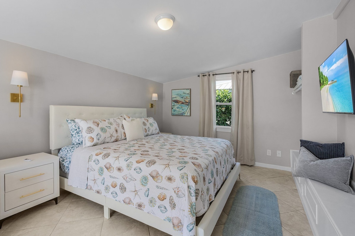 Photo 25 of 5 BDRM/3 Bath/Naples Luxury/Htd Pool/Nr Beach/Pets