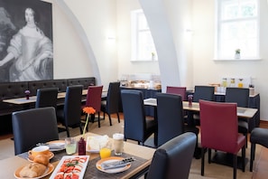Free daily full breakfast