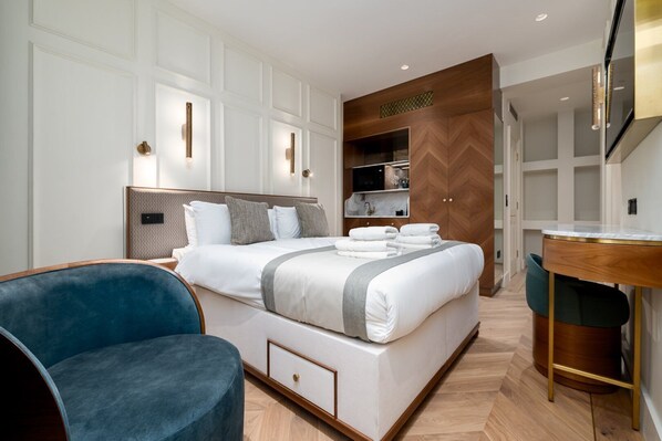 1 bedroom, desk, Internet, bed sheets - GuestReady – Refined stay in vibrant Fitzrovia (London)