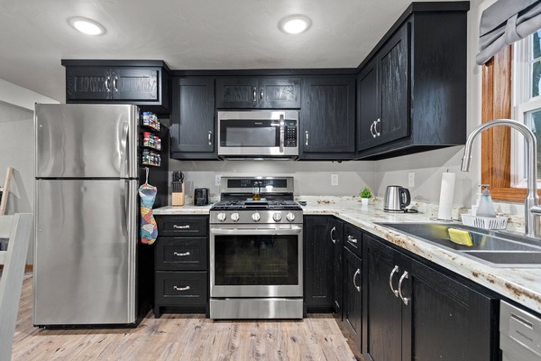 Refrigerador, microondas, horno, placa de cocina