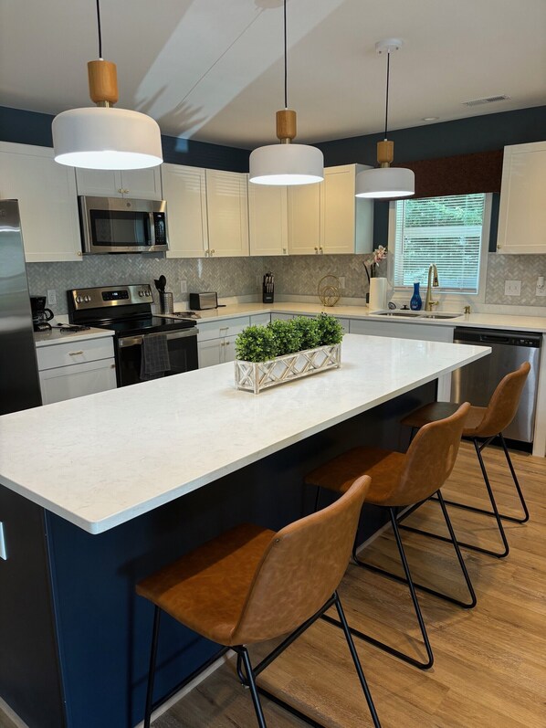 Microwave, dishwasher, coffee/tea maker, cookware/dishes/utensils