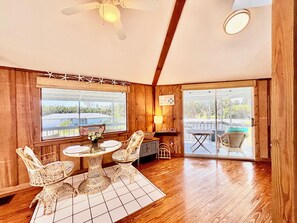 Interior - Cozy Treehouse-One-of a kind stay-only 5 minutes to beach. Beach gear included!  (Venice)