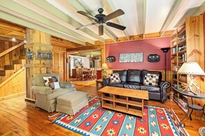 Smart-TV, DVD-spiller og bøker