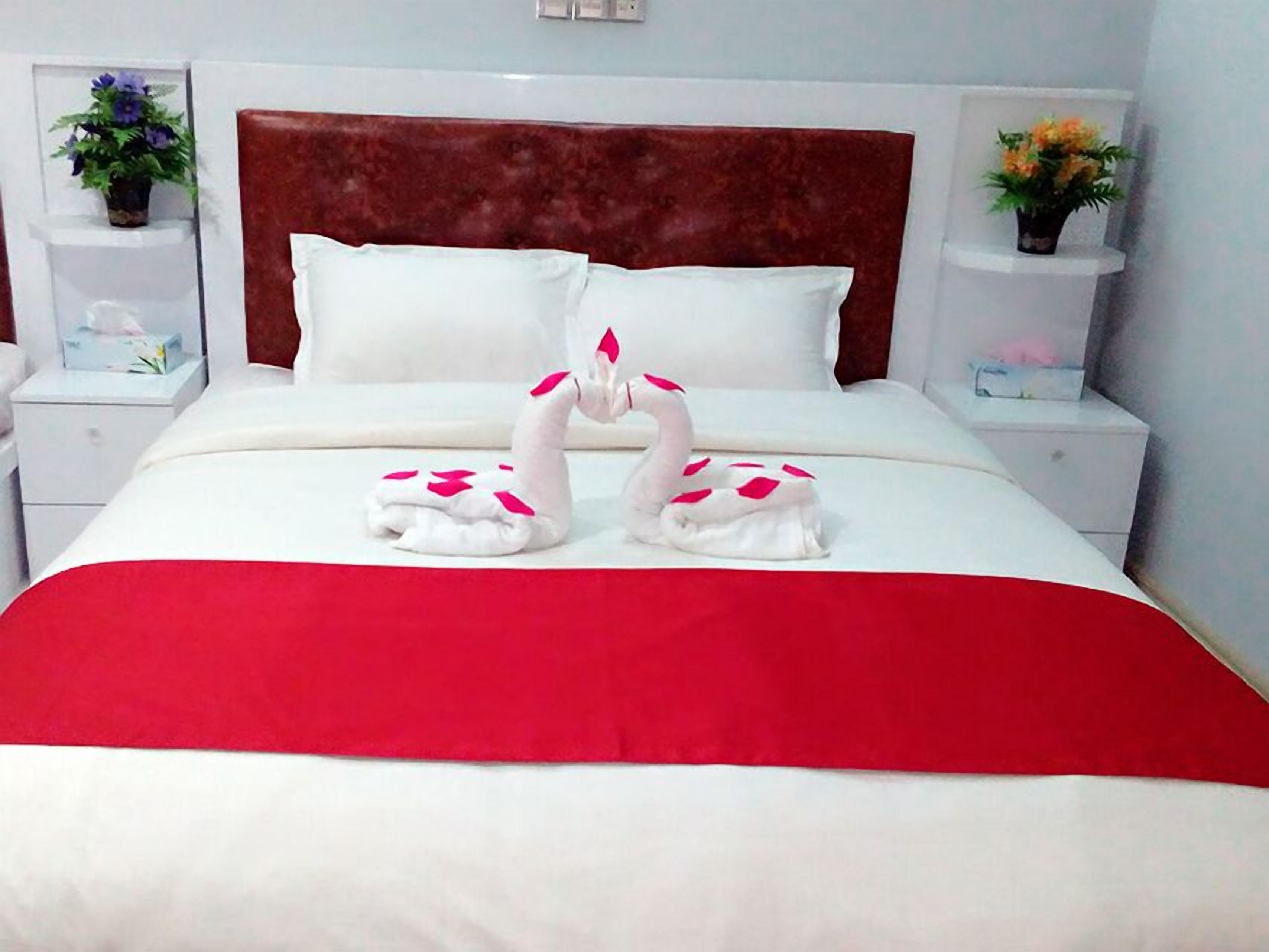 デラックス ダブルルーム (1 名様利用) シティビュー | デスク、ノートパソコン用作業スペース、WiFi (無料)、ベッドシーツ