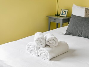 2 bedrooms, iron/ironing board, free WiFi, bed sheets