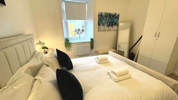 2 bedrooms, iron/ironing board, free WiFi, bed sheets