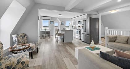 Waterfront Loft 2 Bedroom Posh Condo Downtown