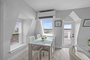 0-71 - Waterfront Loft 2 Bedroom Posh Condo Downtown (Charlottetown)
