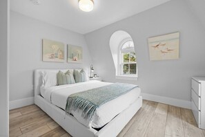 0-85 - Waterfront Loft 2 Bedroom Posh Condo Downtown (Charlottetown)
