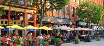 Waterfront Deluxe 1 Bedroom Condo Downtown Ch'town