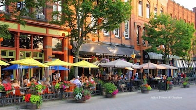 Waterfront Deluxe 1 Bedroom Condo Downtown Ch'town