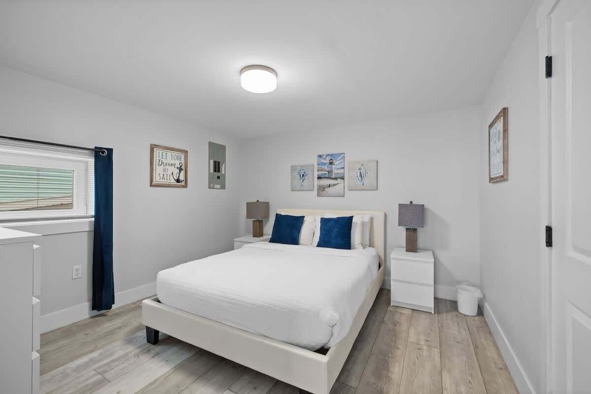 1 bedroom, iron/ironing board, travel crib, WiFi