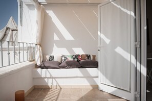 Terrace/patio - Casa Flanc: Historic Home with Private Terrace (Ostuni)