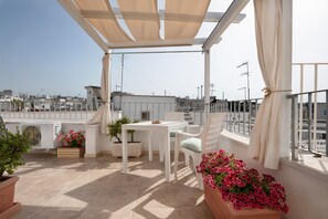 Property grounds - Casa Flanc: Historic Home with Private Terrace (Ostuni)