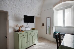 Interior - Casa Flanc: Historic Home with Private Terrace (Ostuni)