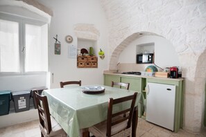 Dining - Casa Flanc: Historic Home with Private Terrace (Ostuni)