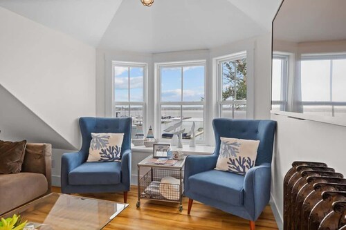 Waterfront Loft KING Penthouse Downtown Ch'town