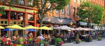 LUX Waterfront 2 Bedroom Condo Downtown Ch'town