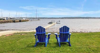 Waterfront Deluxe King Suite Condo Downtown Chtown