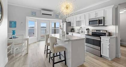 Beautiful Waterfront 2 Bdrm Condo Downtown Ch'town