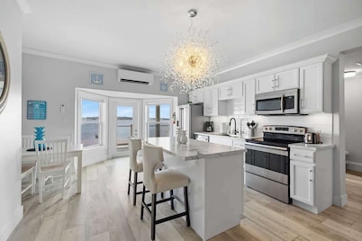 Beautiful Waterfront 2 Bdrm Condo Downtown Ch'town