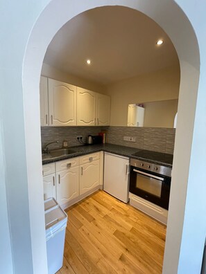 Refrigerador, microondas, horno, placa de cocina